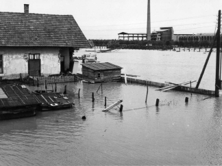 1970. május 18. Tiszai árvíz, Fehérgyarmat (Fotó: Varjú)